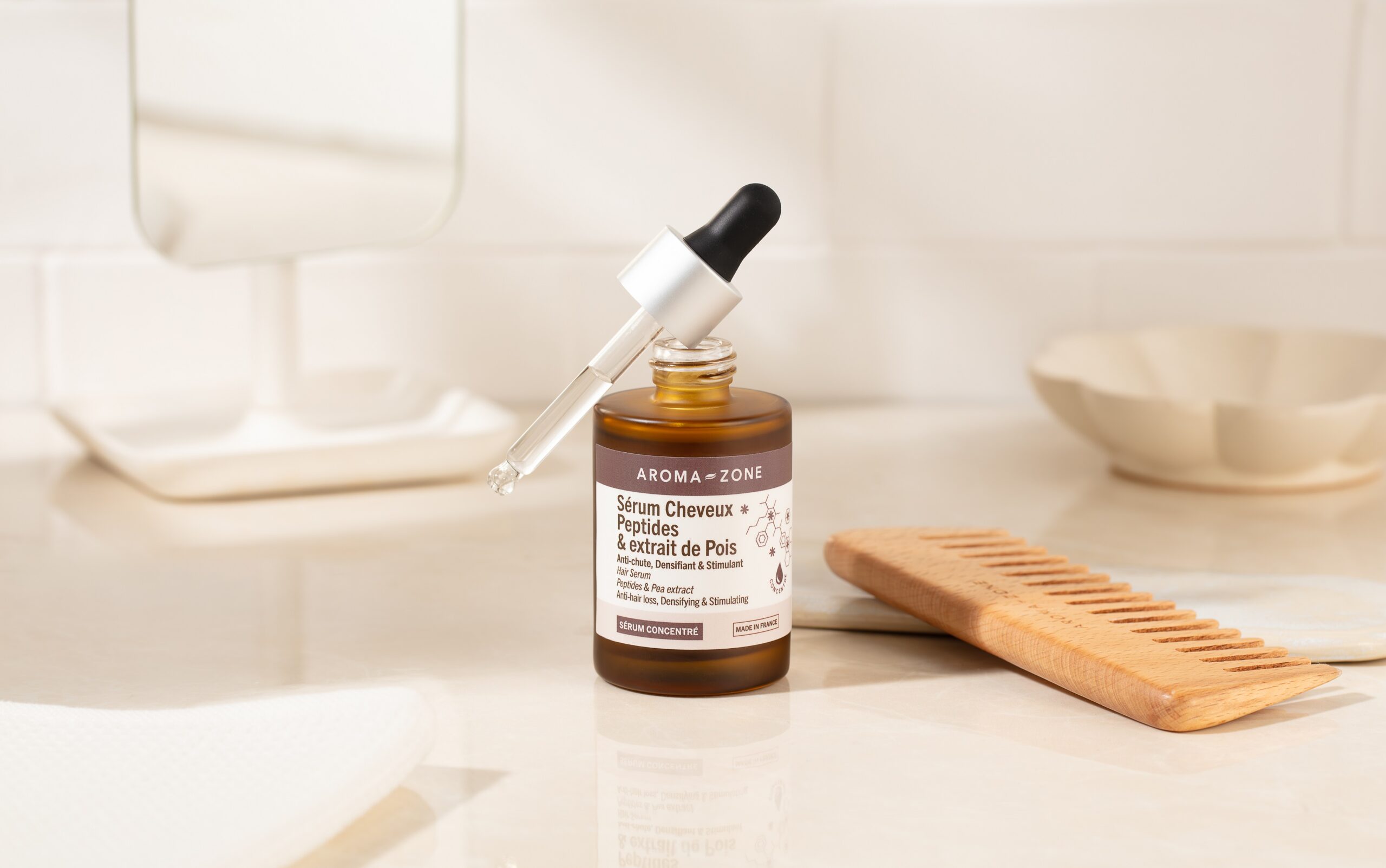 Perdita di capelli: comprendere e trattare naturalmente questo fenomeno